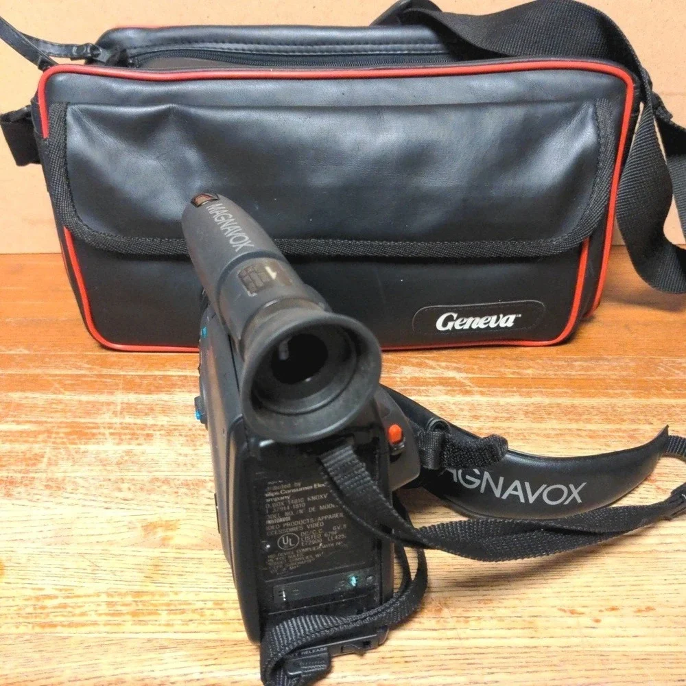 VTG 1993 Magnavox EasyCam CVN610 VHS-C Camcorder Video Camera Bag Manual Parts